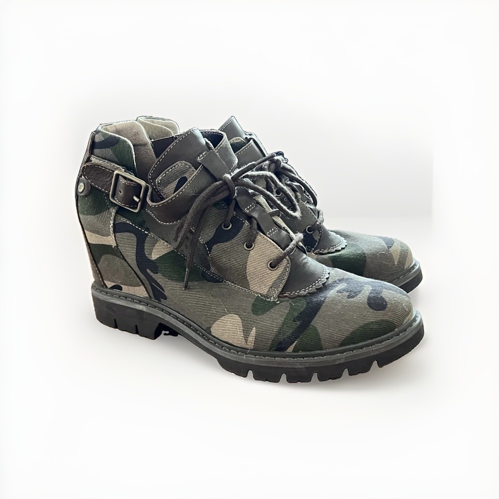 CAT Caterpillar Camo Wedge Booties Side Cutout Women's 9 Canvas Lace Up Buckle